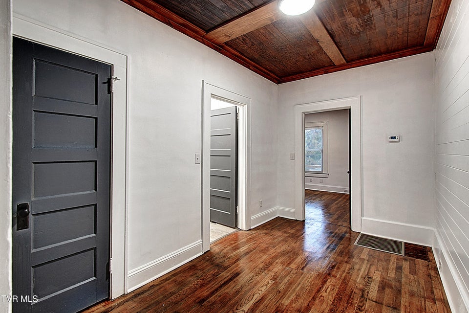 Photo #22: 612 Lynn Avenue