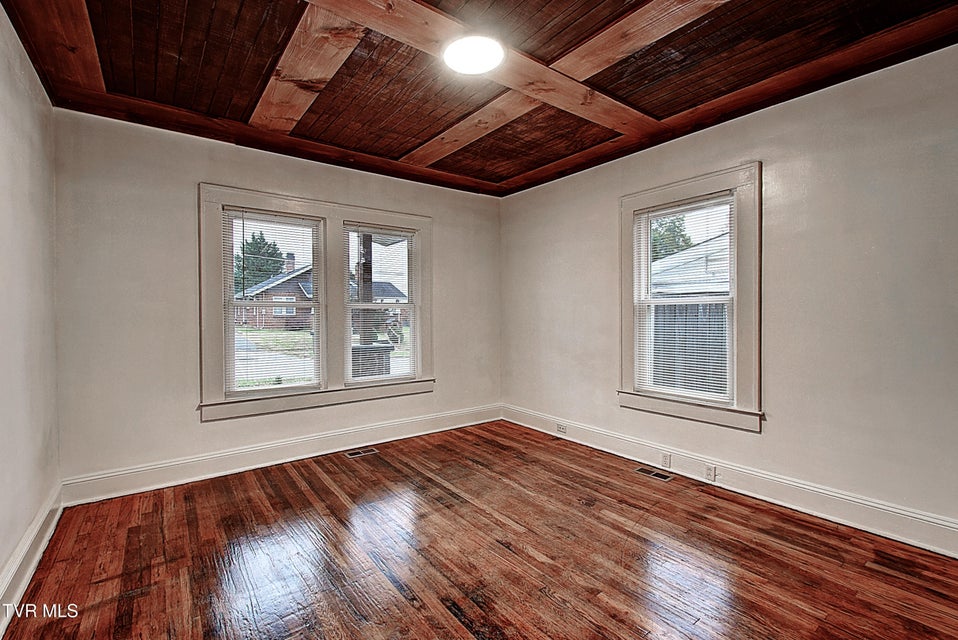 Photo #26: 612 Lynn Avenue