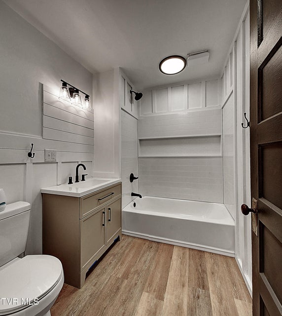 Photo #28: 612 Lynn Avenue