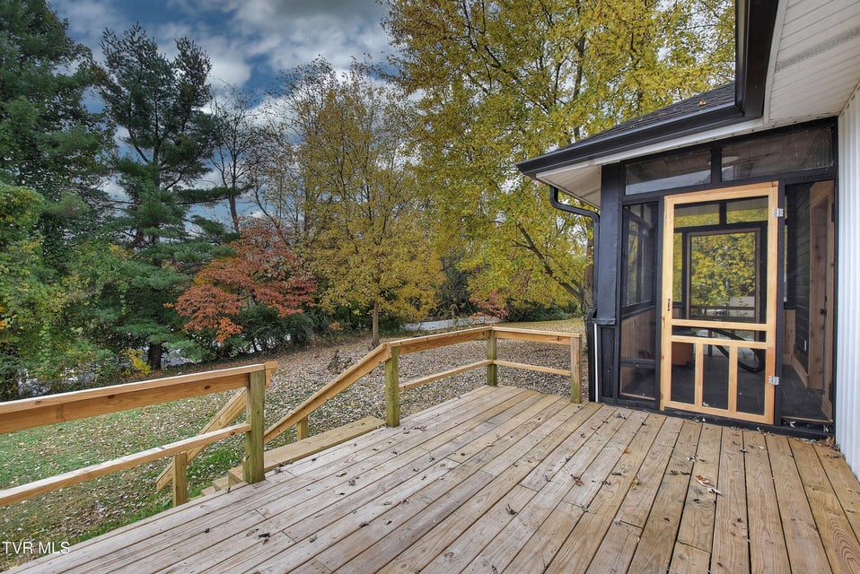 Photo #33: 612 Lynn Avenue