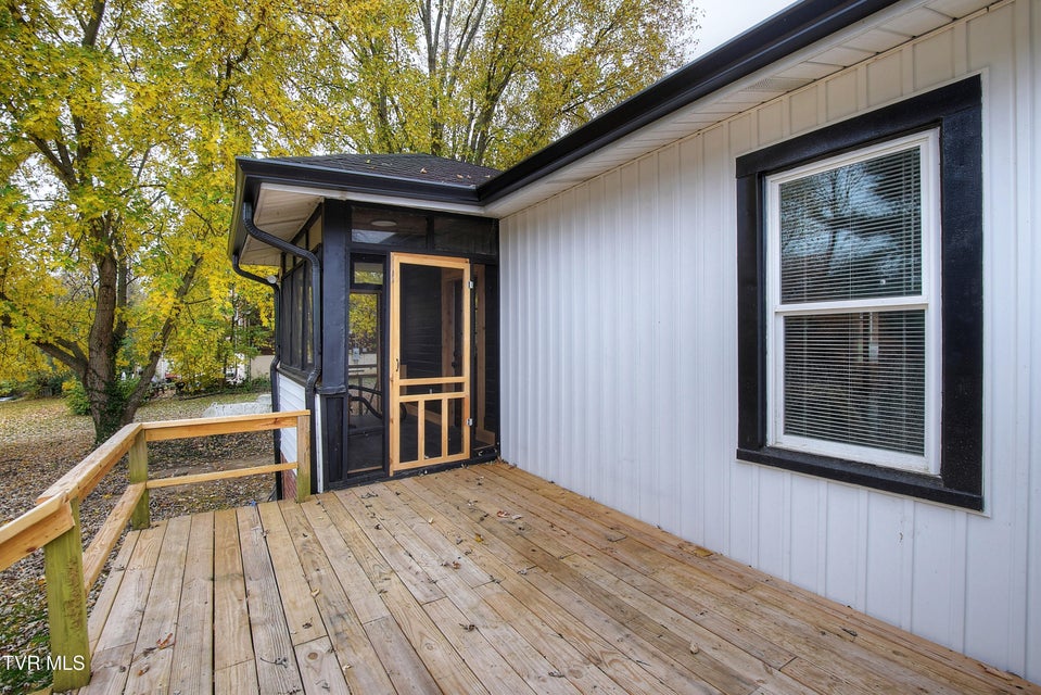 Photo #34: 612 Lynn Avenue