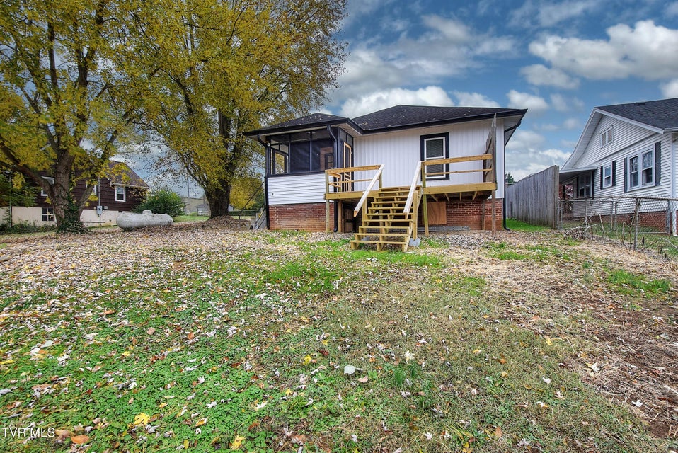 Photo #35: 612 Lynn Avenue