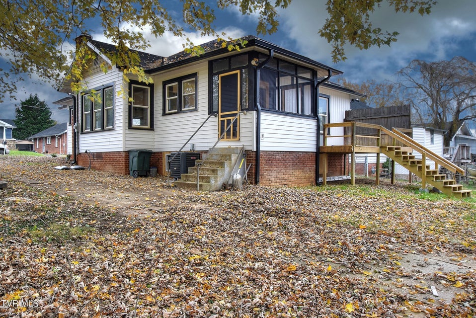 Photo #37: 612 Lynn Avenue