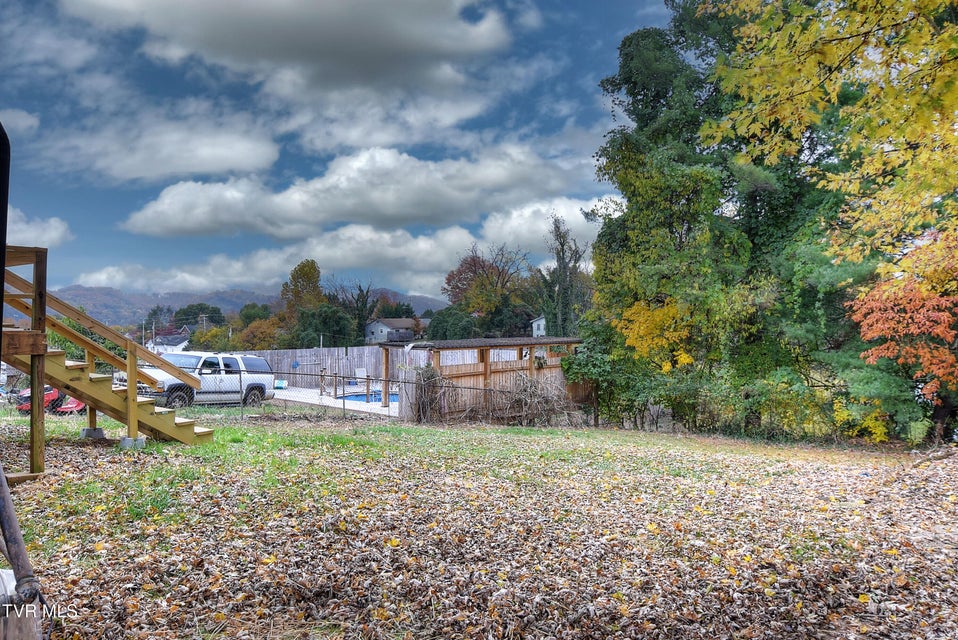 Photo #38: 612 Lynn Avenue