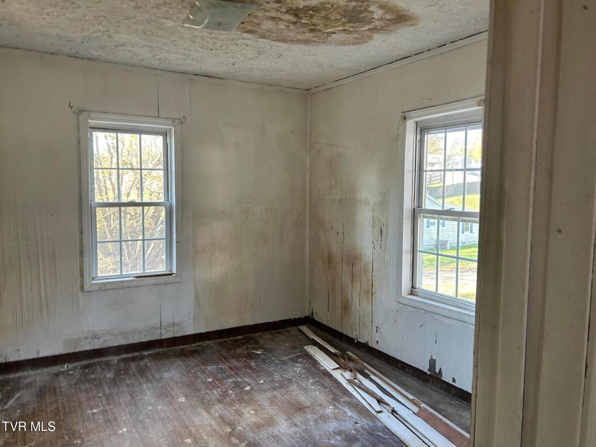 Photo #3: 2112 Watauga Avenue