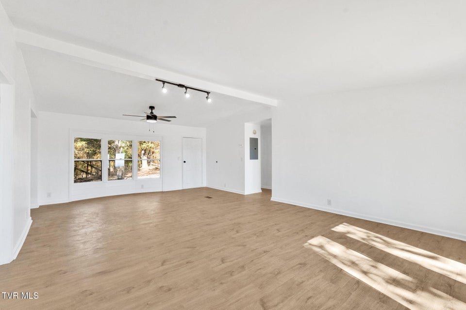 Photo #5: 447 Bayhill Drive