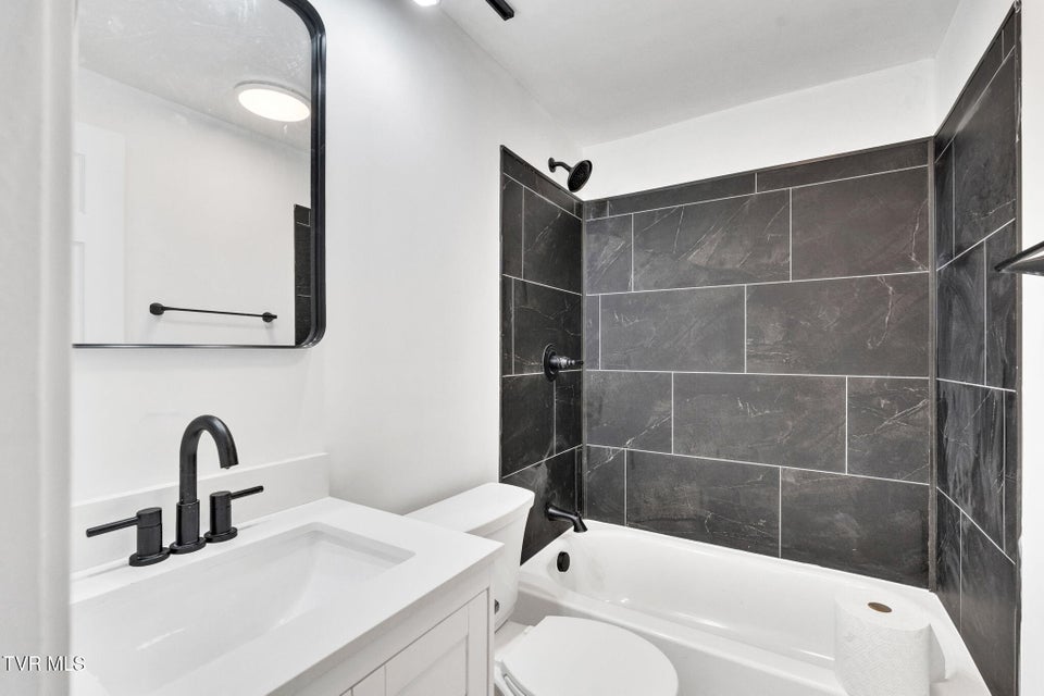 Photo #18: 447 Bayhill Drive