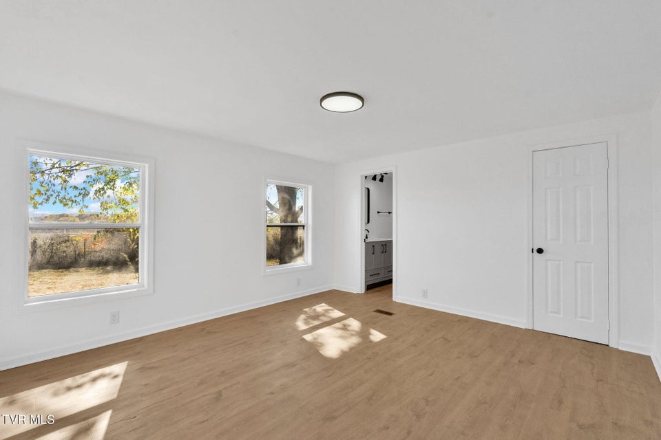 Photo #17: 447 Bayhill Drive