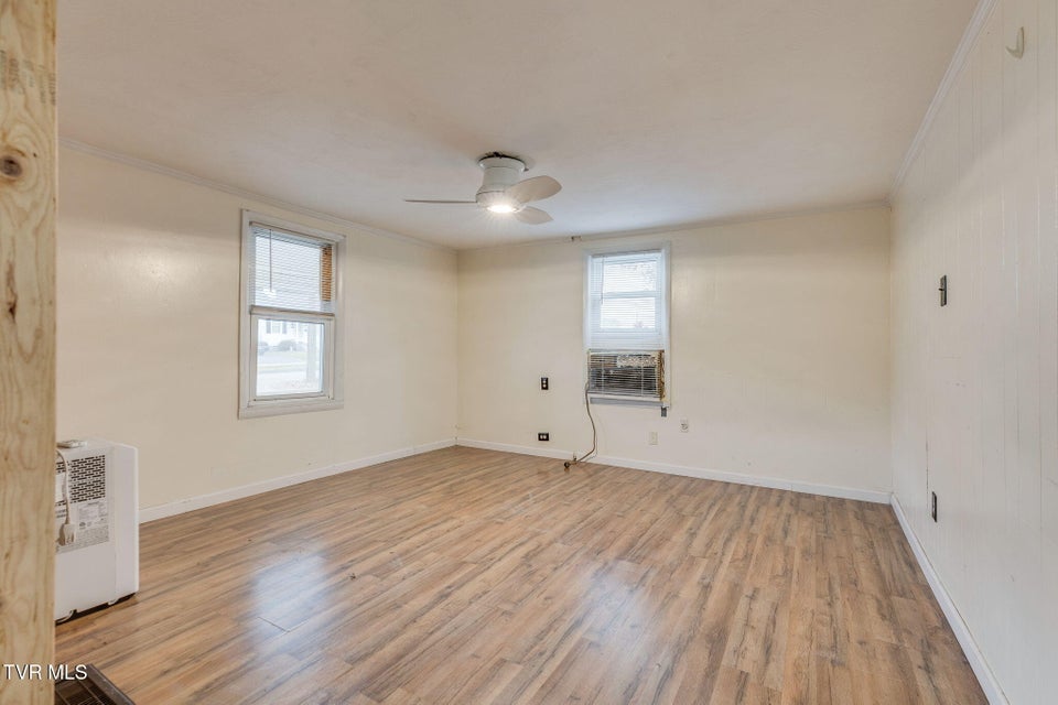 Photo #6: 1713 Edgemont Avenue