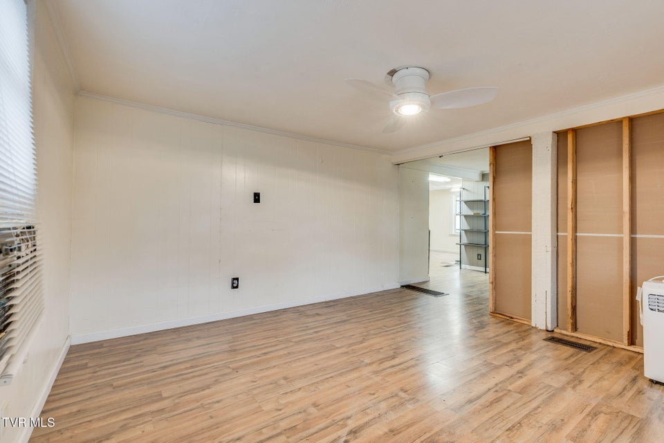 Photo #8: 1713 Edgemont Avenue