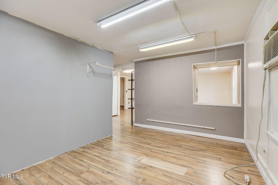 Photo #10: 1713 Edgemont Avenue