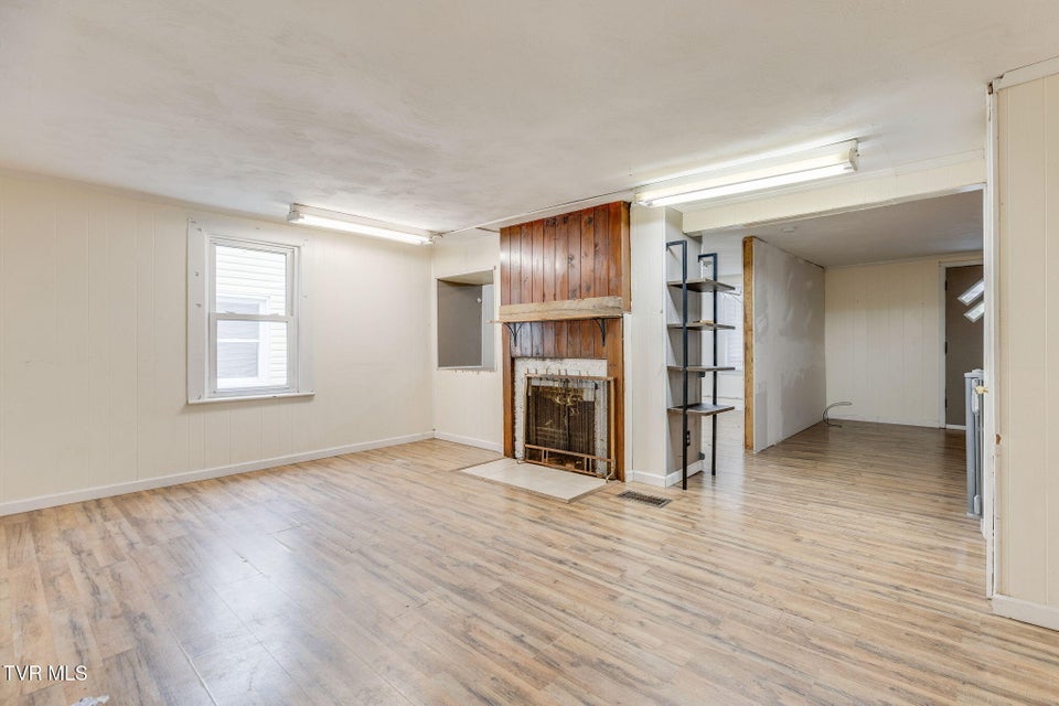 Photo #12: 1713 Edgemont Avenue