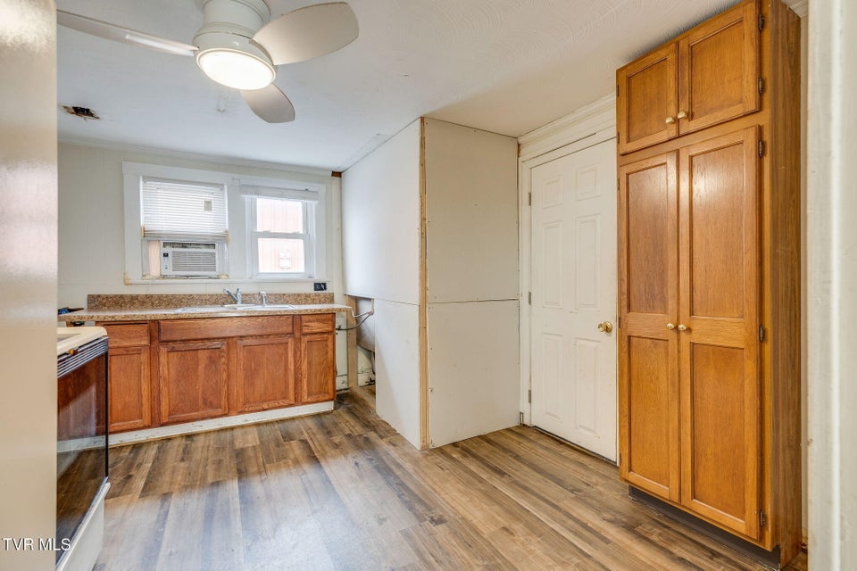 Photo #14: 1713 Edgemont Avenue