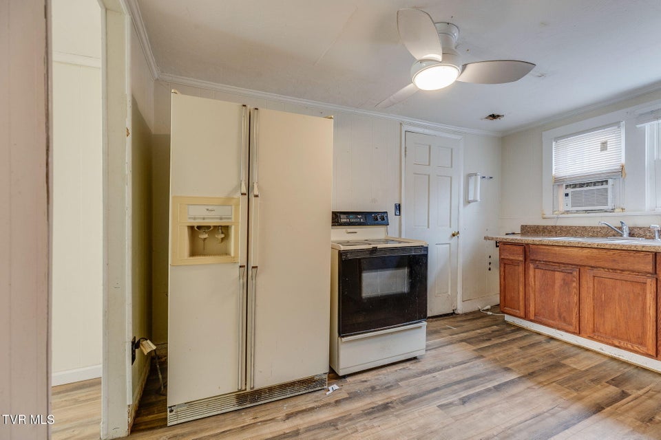 Photo #16: 1713 Edgemont Avenue