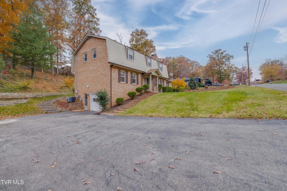 Photo #3: 2104 Southcote Drive