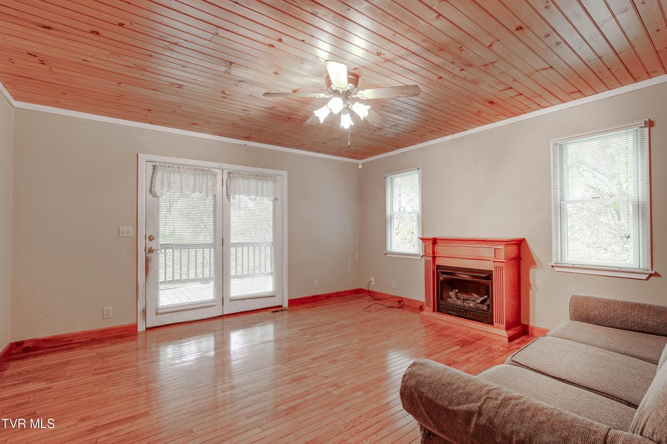 Photo #15: 322 Waco Court