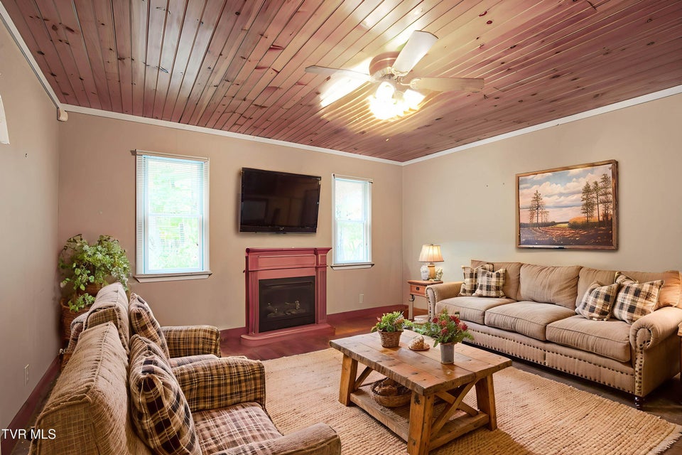 Photo #16: 322 Waco Court