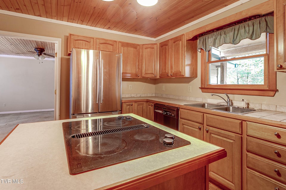 Photo #21: 322 Waco Court