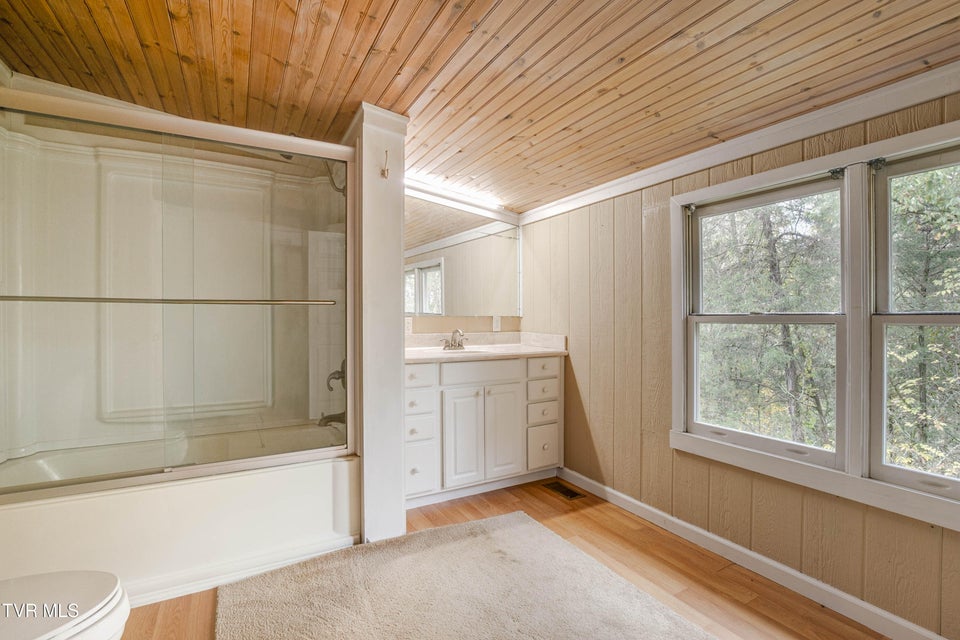 Photo #28: 322 Waco Court