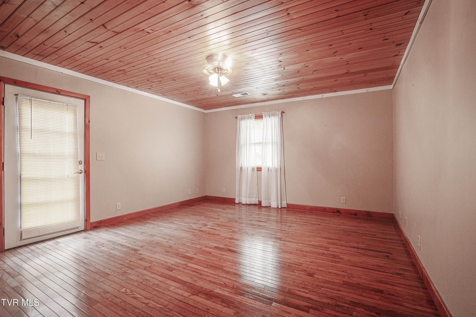 Photo #32: 322 Waco Court