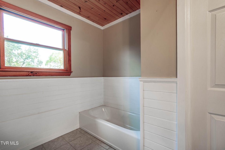 Photo #34: 322 Waco Court