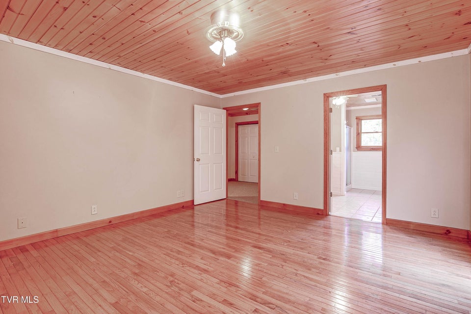 Photo #36: 322 Waco Court