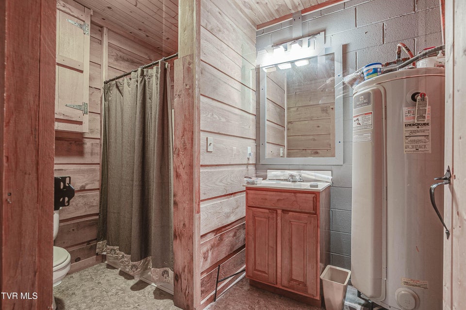 Photo #42: 322 Waco Court