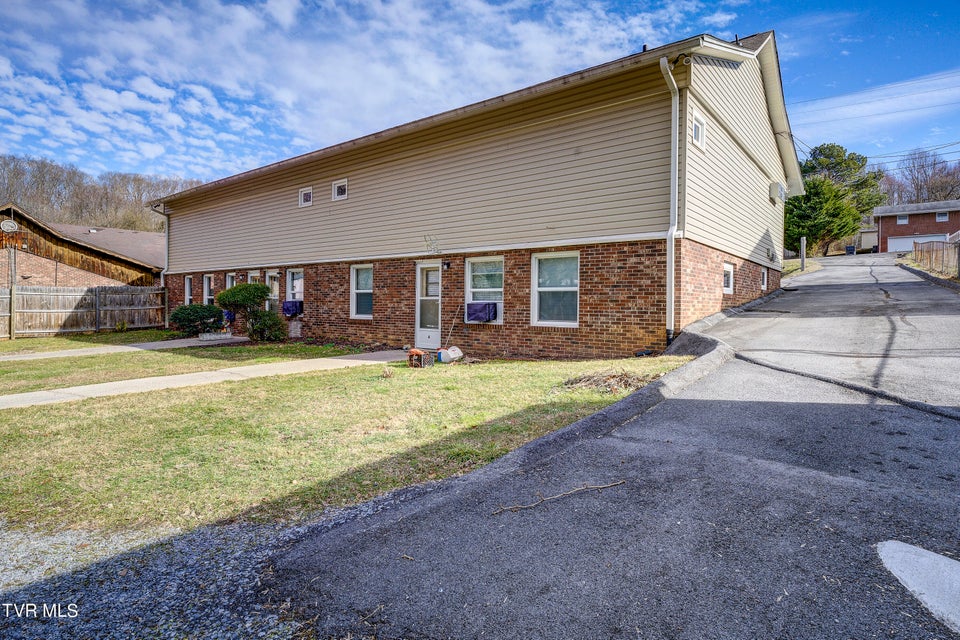 Photo #9: 105 Brookfield Drive