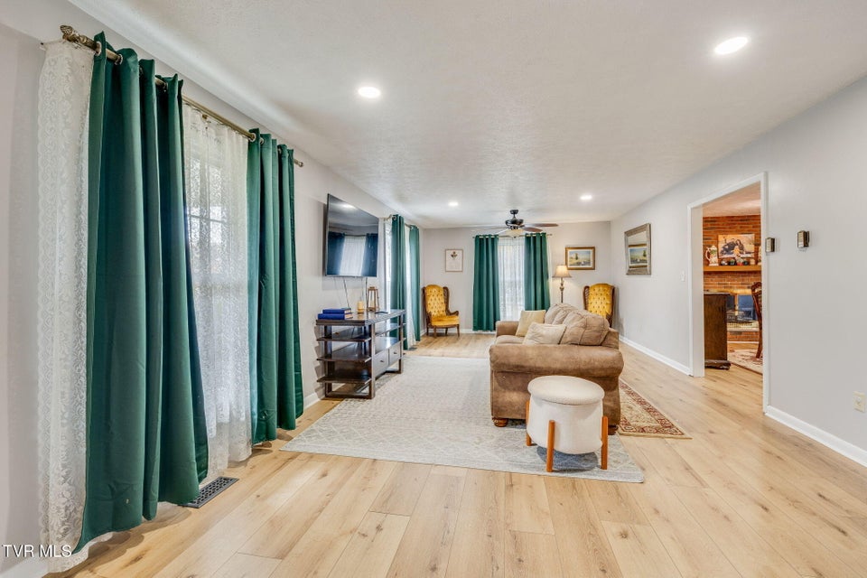 Photo #6: 5404 Memorial Boulevard