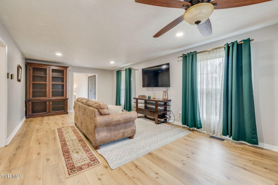 Photo #8: 5404 Memorial Boulevard