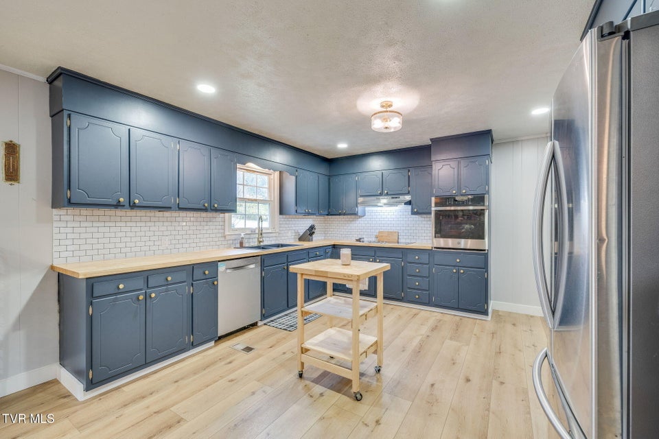 Photo #13: 5404 Memorial Boulevard