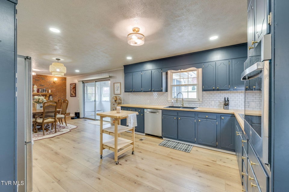 Photo #14: 5404 Memorial Boulevard