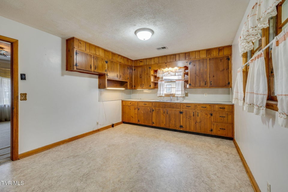 Photo #9: 345 Lakecrest Drive