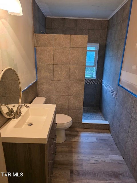 Photo #14: 208 Vines Drive