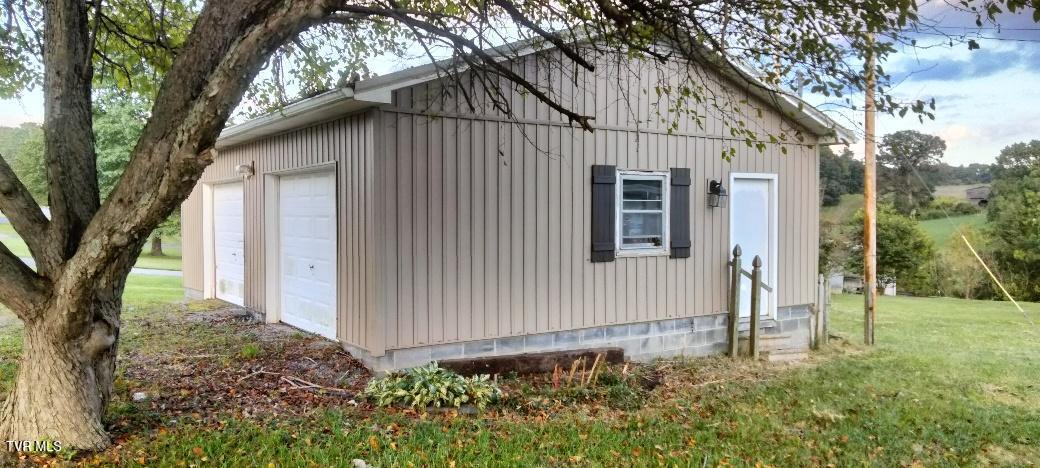 Photo #25: 208 Vines Drive