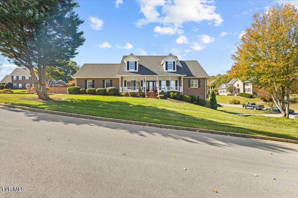 Photo #60: 1 Emerald Court