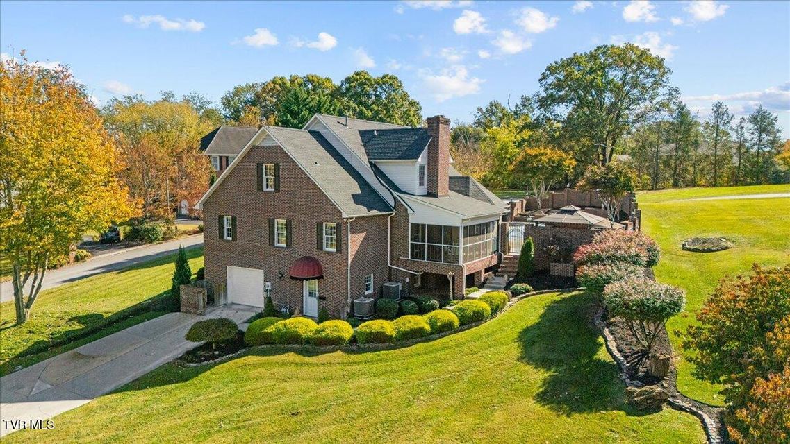 Photo #61: 1 Emerald Court