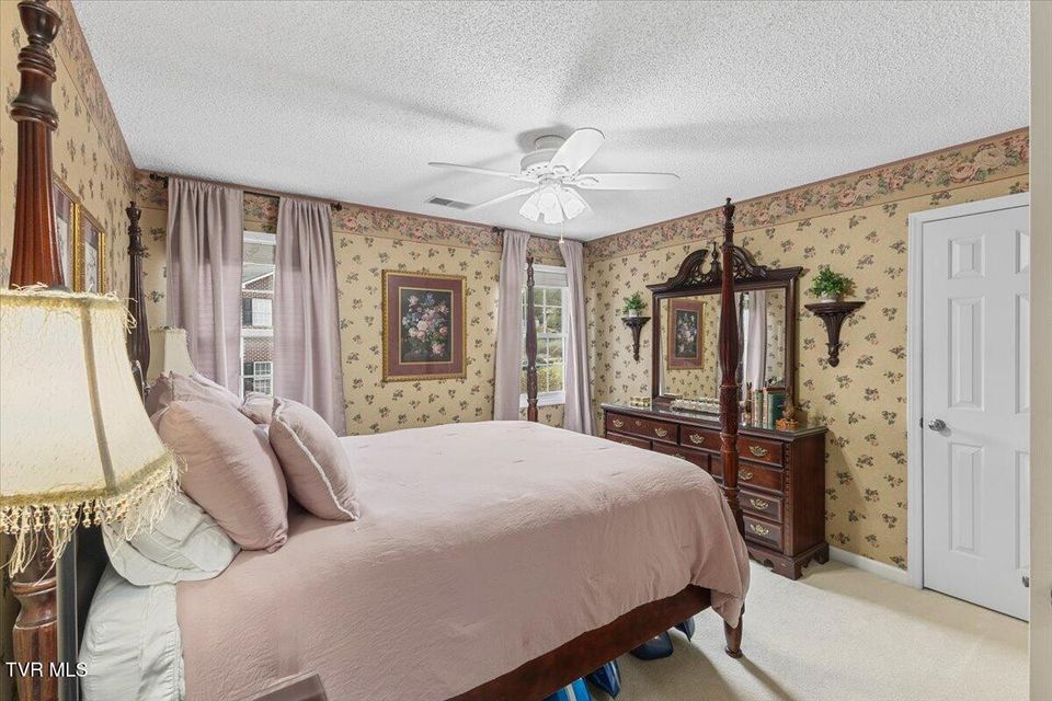 Photo #22: 1 Emerald Court