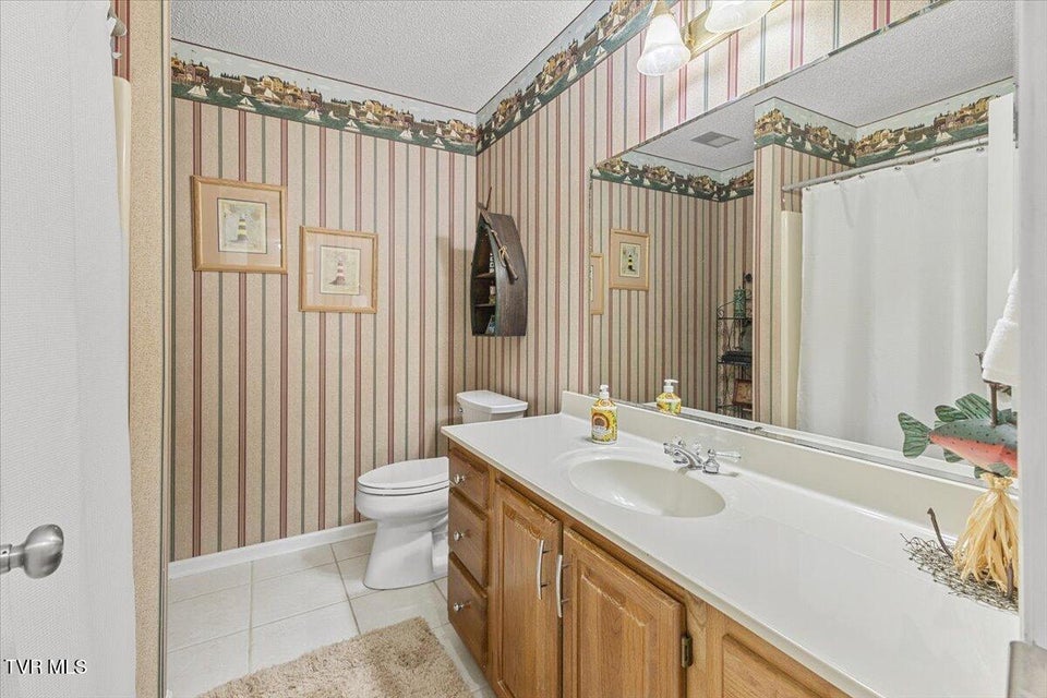 Photo #24: 1 Emerald Court