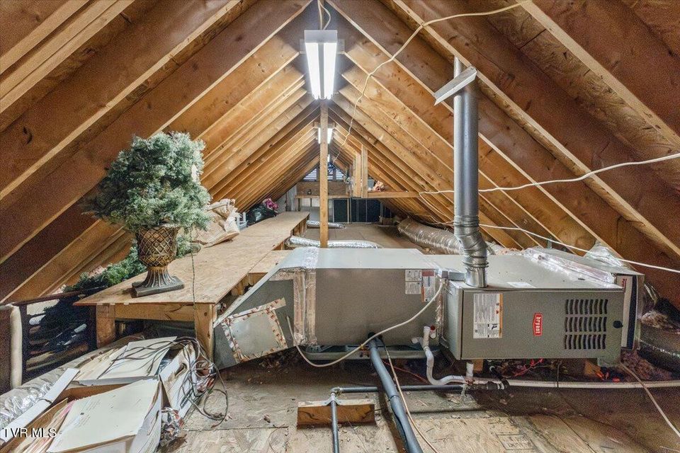 Photo #29: 1 Emerald Court