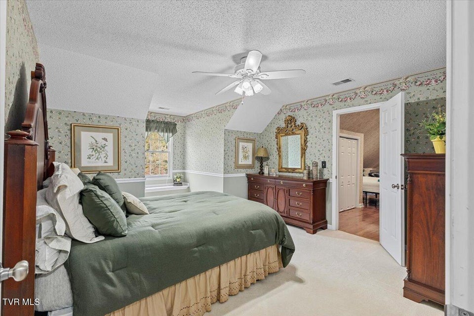 Photo #31: 1 Emerald Court