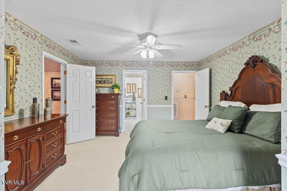 Photo #32: 1 Emerald Court