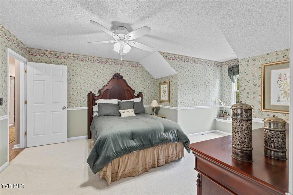 Photo #20: 1 Emerald Court