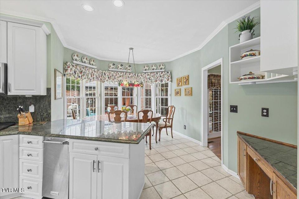 Photo #8: 1 Emerald Court