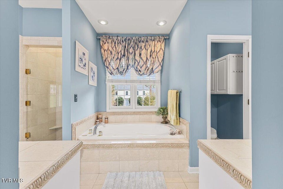 Photo #15: 1 Emerald Court