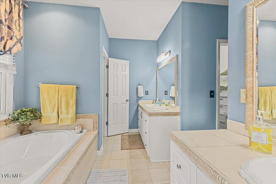 Photo #18: 1 Emerald Court