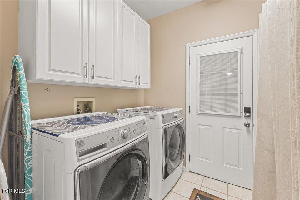 Photo #37: 1 Emerald Court