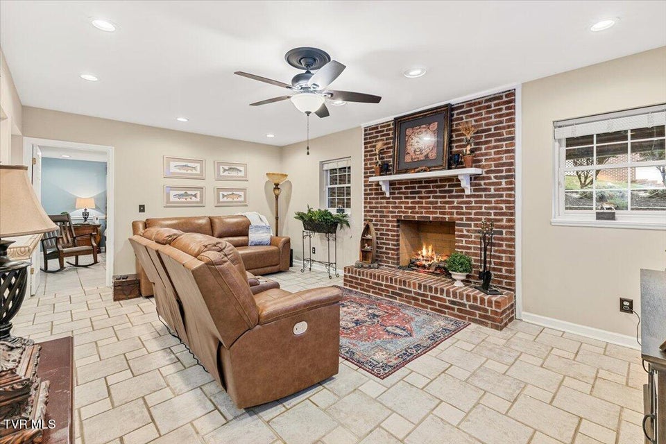 Photo #41: 1 Emerald Court