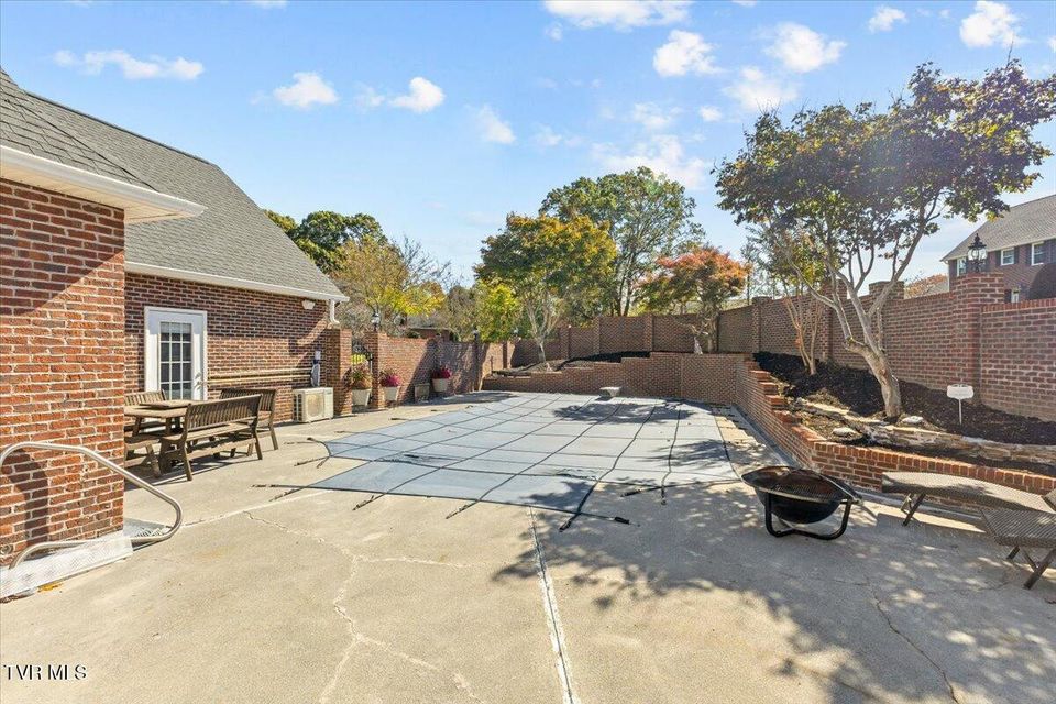 Photo #54: 1 Emerald Court