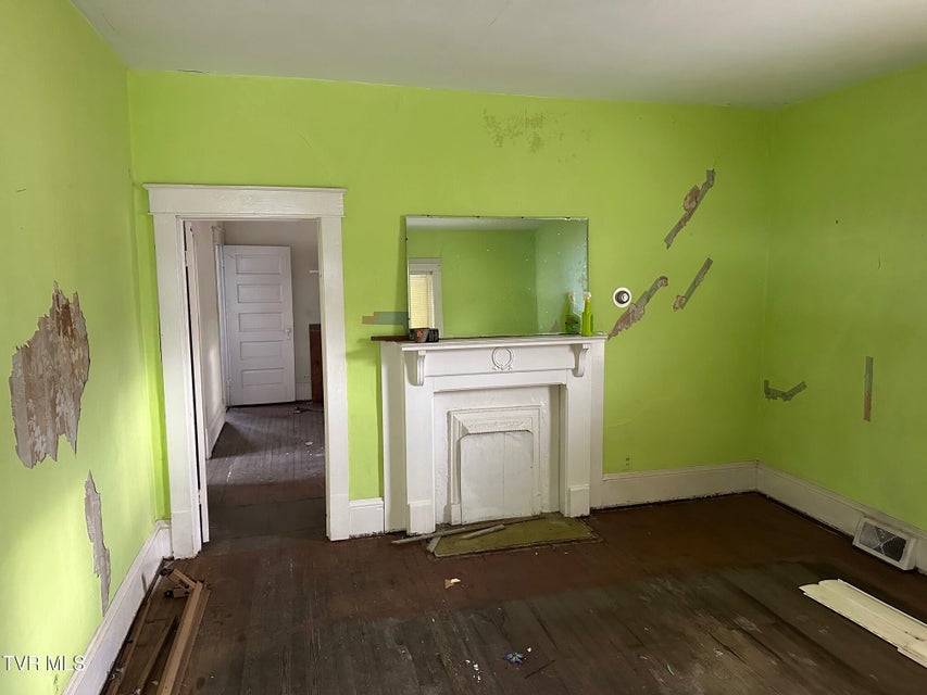 Photo #4: 1102 Main Street